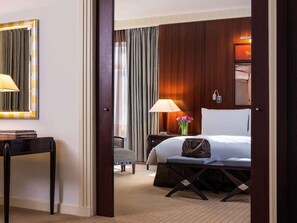 1 bedroom, iron/ironing board, travel cot, WiFi - 2 Connecting Suites at a 4.5⭐️ Hotel (New York)