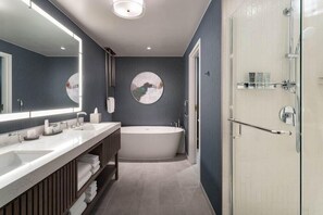 Hair dryer, towels - 2 Connecting Suites at a 5⭐️ Hotel (Orlando)