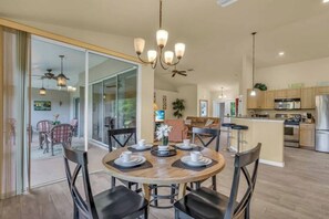 Dining - 5 O'clock Somewhere
(North Port)