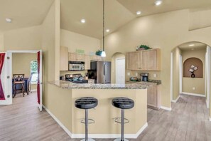 Fridge, microwave, oven, stovetop - 5 O'clock Somewhere
(North Port)