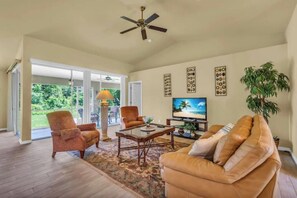 Smart TV - 5 O'clock Somewhere
(North Port)