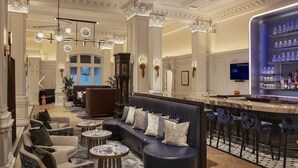 A luxurious hotel lobby with a bar area, seating arrangements, and decorative lighting. - 2 Connecting Suites at a 4⭐️ Hotel (New York)