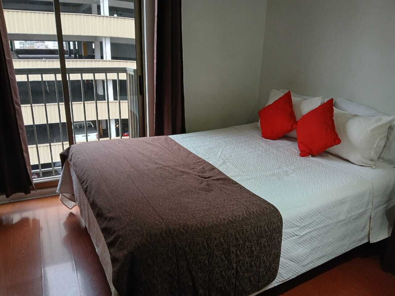 2 quartos, acesso à internet, roupa de cama