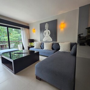 Family Apartment, 2 Bedrooms, Balcony, Resort View | Living area