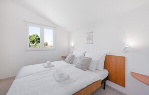 2 bedrooms, iron/ironing board, free WiFi, bed sheets