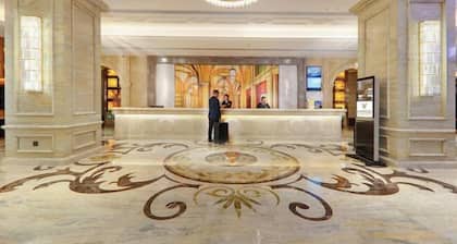Vienna International Hotel (Tianjin Fifth Avenue Binjiang Road Pedestrian Street Bran