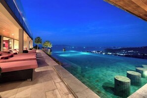 Kolam renang terbuka