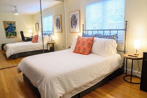 3 chambres, bureau, fer et planche à repasser, lit parapluie