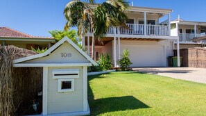 Exterior - Sunny Shores Family Retreat: Your Perfect Getaway in West Busselton! (West Busselton)