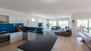 Interior - Sunny Shores Family Retreat: Your Perfect Getaway in West Busselton! (West Busselton)