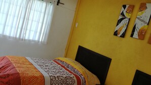 A hotel room with two beds, a ceiling fan, and artwork on the wall. - Quinta Olivos!!, UN Espacio Para TU Descanso...!! (Mor.)