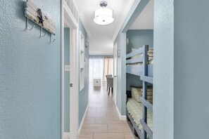 1 bedroom, iron/ironing board, WiFi, bed sheets - Casa Amigos @ Victorian Condos (Galveston)