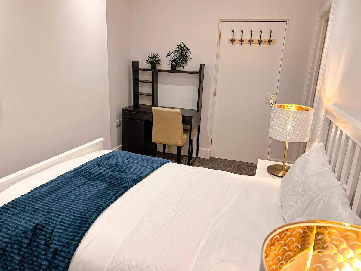 2 bedrooms, iron/ironing board, WiFi