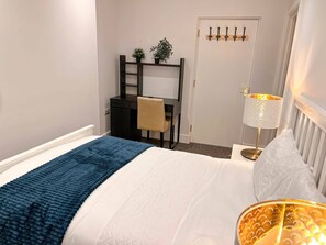 2 bedrooms, desk, iron/ironing board, WiFi