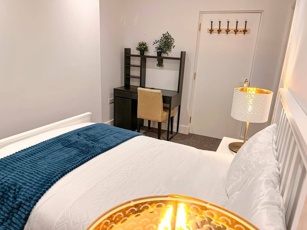 2 bedrooms, iron/ironing board, WiFi