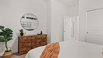 1 habitación, escritorio, tabla de planchar con plancha y wifi gratis