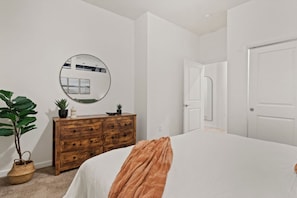 1 habitación, escritorio, tabla de planchar con plancha y wifi gratis 