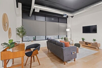 Upscale Downtown Apartment