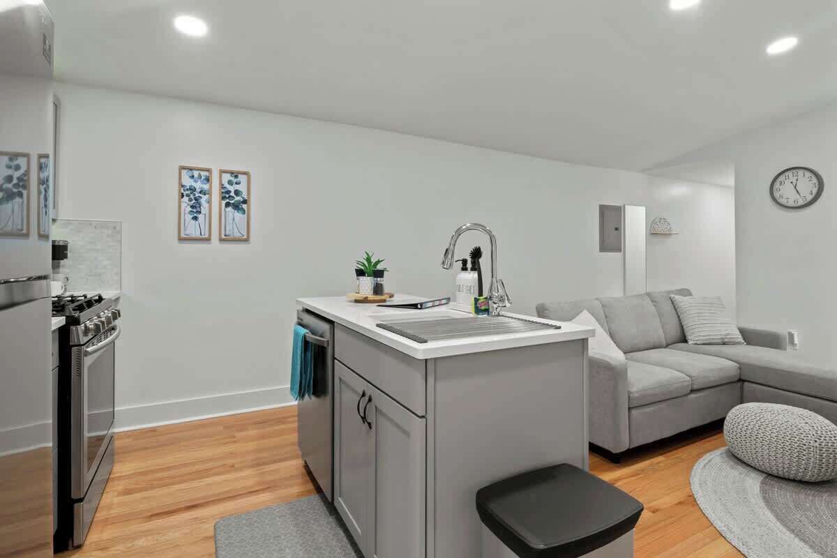 Geladeira, micro-ondas, fogão, cooktop