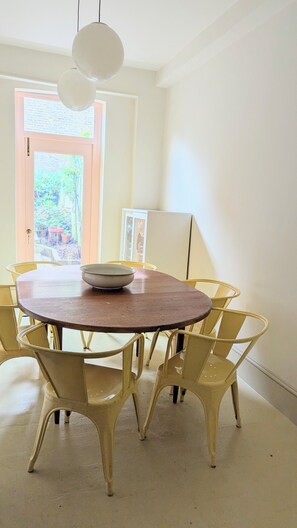 Dining - Charming East London Apartment (London)