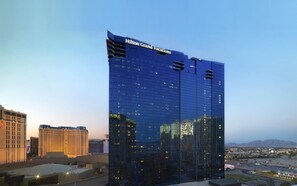 Exterior - Experience the Ultimate Vegas Resort Getaway! Luxurious, Spacious, Modern Rooms. (Las Vegas)