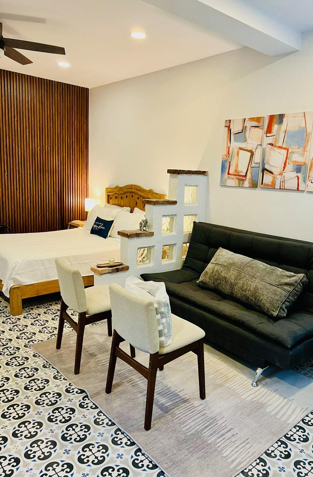 2 bedrooms, in-room safe, iron/ironing board, free WiFi