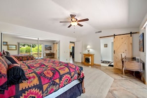 3 bedrooms, desk, iron/ironing board, travel crib