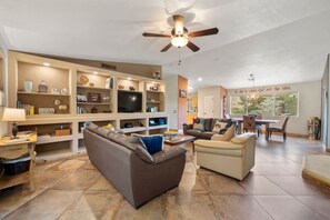Smart TV, fireplace