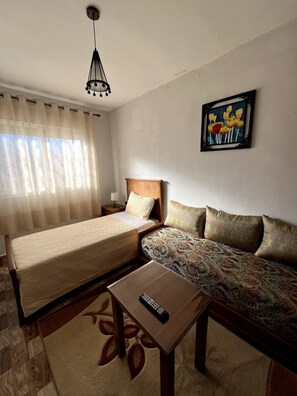2 habitaciones, tabla de planchar con plancha, wifi y ropa de cama 