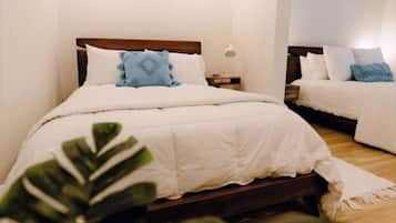 1 dormitorio, tabla de planchar con plancha, wifi y ropa de cama