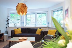 Unclassified image, 4 of 28, button