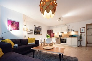 Unclassified image, 2 of 28, button