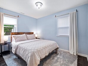 3 Schlafzimmer, Schreibtisch, Bügeleisen/Bügelbrett, kostenloses WLAN