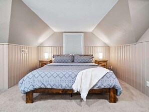 3 bedrooms, desk, iron/ironing board, free WiFi