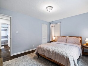 3 bedrooms, desk, iron/ironing board, free WiFi