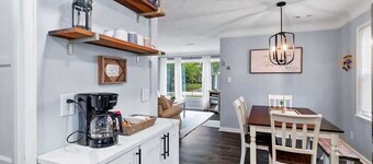 Modern 3Bed Home Near CLE With Private Backyard