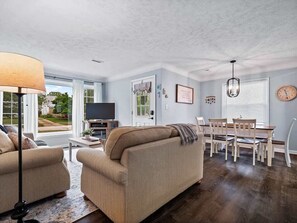 Smart-TV, Kamin, Arbeitsbereiche