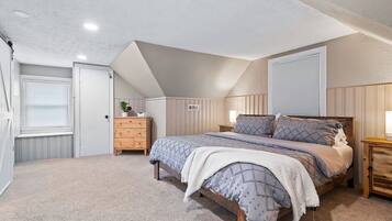 3 bedrooms, desk, iron/ironing board, free WiFi