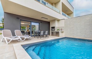 A heated pool - Awesome home in Liznjan (Liznjan)