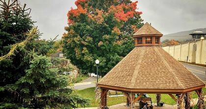 Cozy 1-bedroom apartment in Village of Dannemora with WiFi, AC