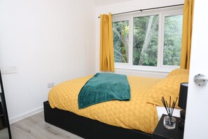 2 bedrooms, iron/ironing board, free WiFi, bed sheets