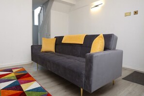 Smart TV - Becontree Retreat (Dagenham)