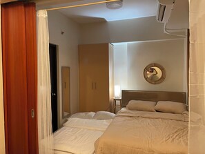 1 bedroom, iron/ironing board, free WiFi, bed sheets - Spacious, cozy, executive studio with balcony in amazing Iloilo City! (Iloilo City)