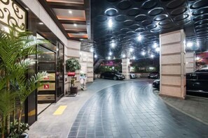 Free self parking - Aura Hotel (Ansan)