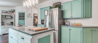 Upscale Lake Texoma Vacation Home: 1 Mi to Marina!
