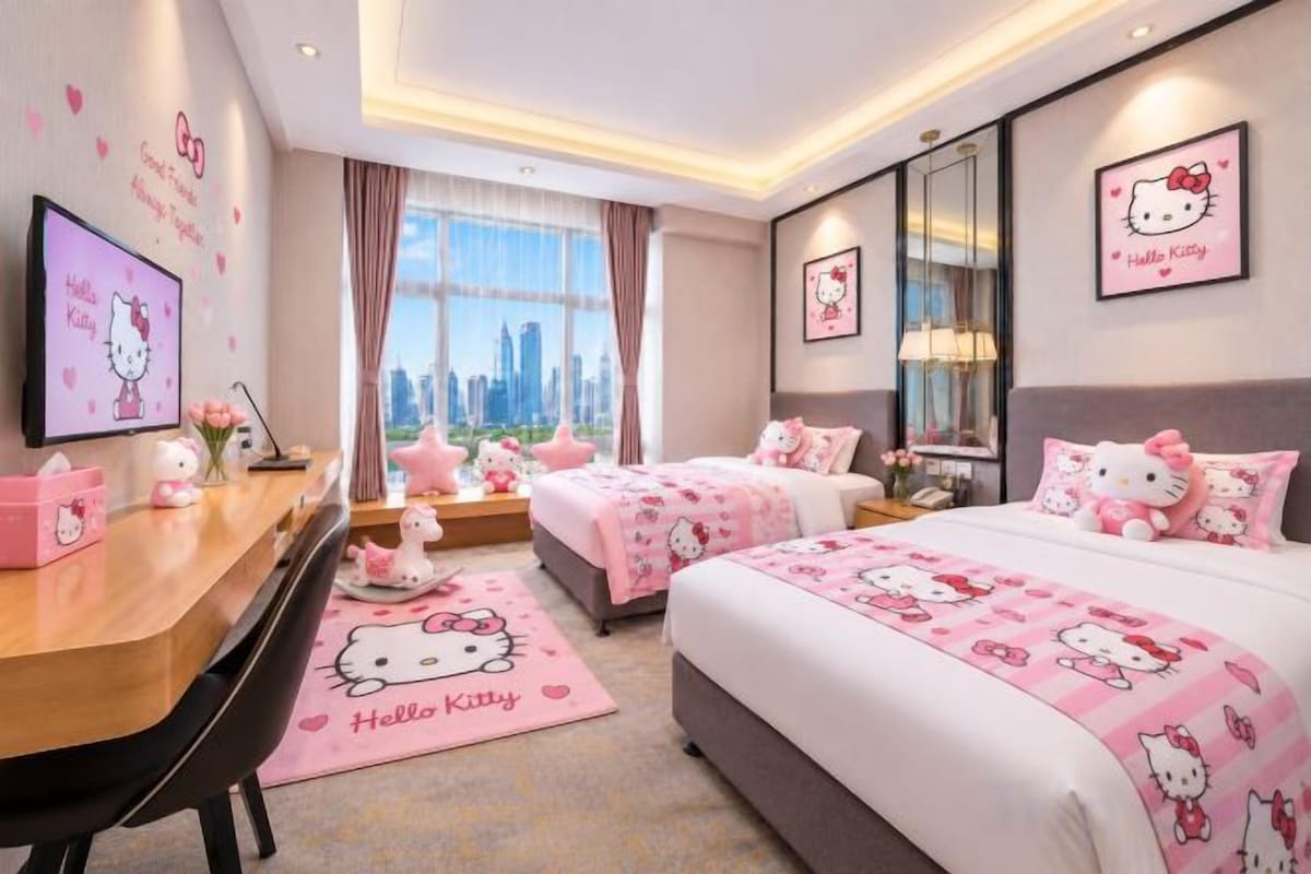 Hello Kitty Family Theme Room