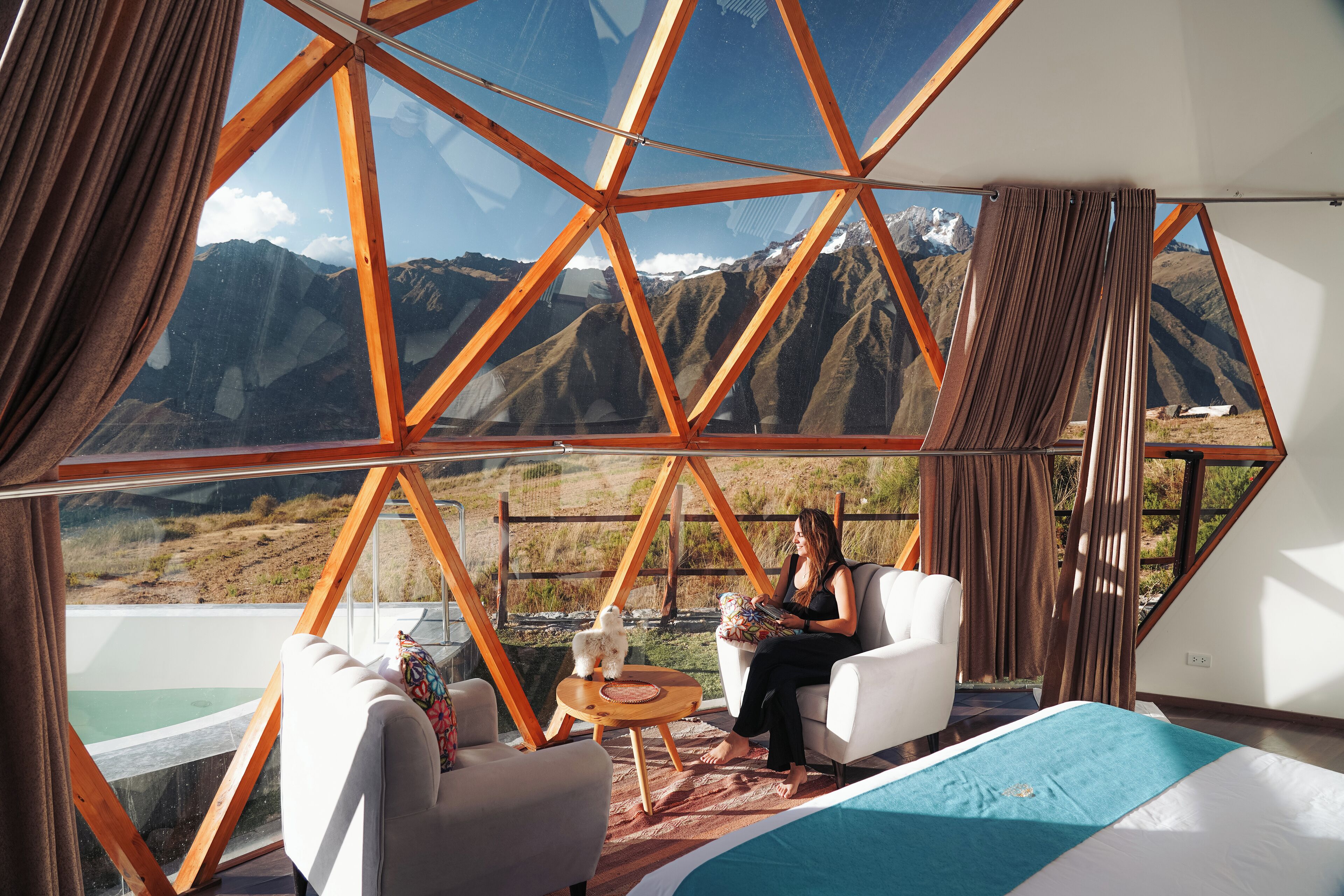 Luxe beddengoed, donsdekens, een minibar, individueel gedecoreerd