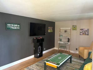 Living area - Lambeau Home (Green Bay)