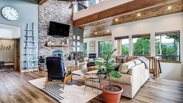 تلفزيون ذكي، مدفأة، كُتُب