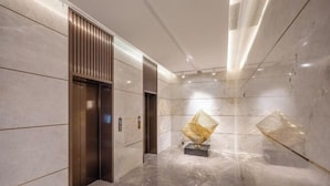 A modern elevator with a metallic finish and a contemporary design. - Orange Hotel (Beijing Daxing Biomedical Base Longhu Tianjie Branch) (Beijing)